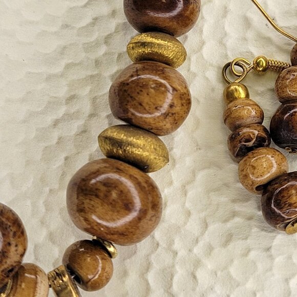 Wooden Round Beads with Shell Shape Pendant Necklace and Earrings Set - Picture 8 of 11